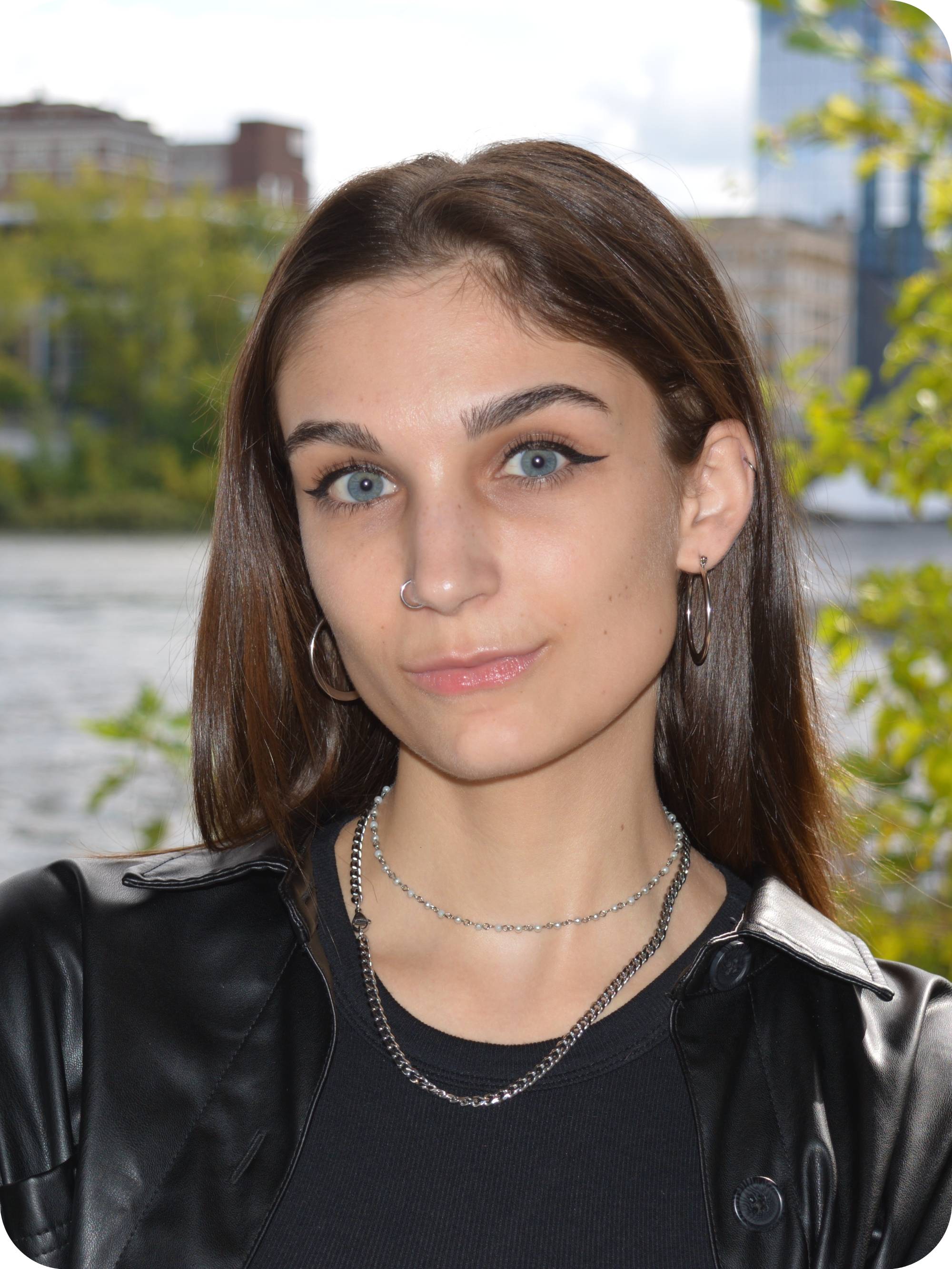 Laura Junker Headshot